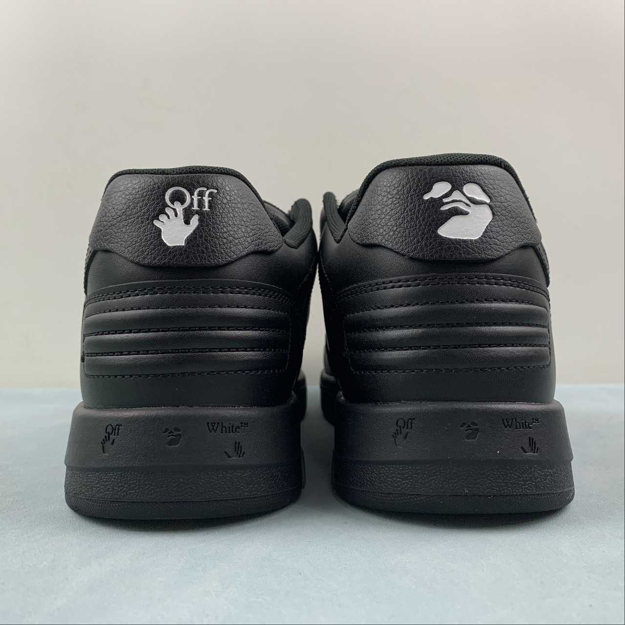 Off-White c/o Virgil Abloh