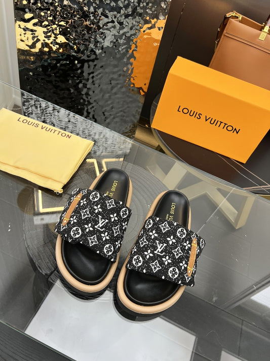 CHINELO Louis Vuitton