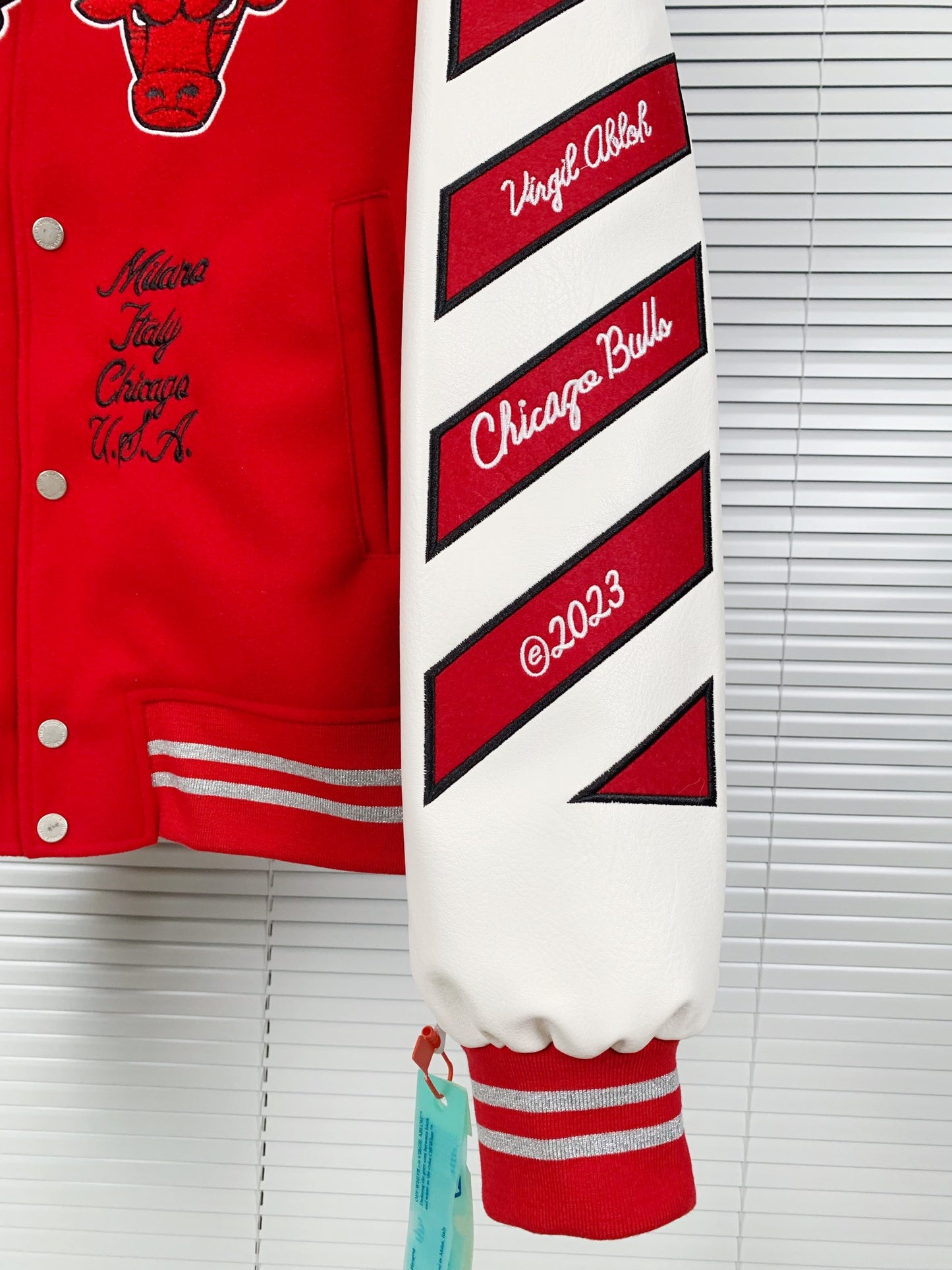 Jaqueta Off-White Varsity Chicago Bulls Red