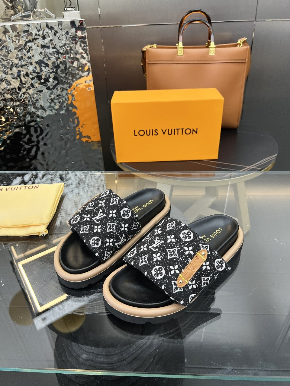 CHINELO Louis Vuitton