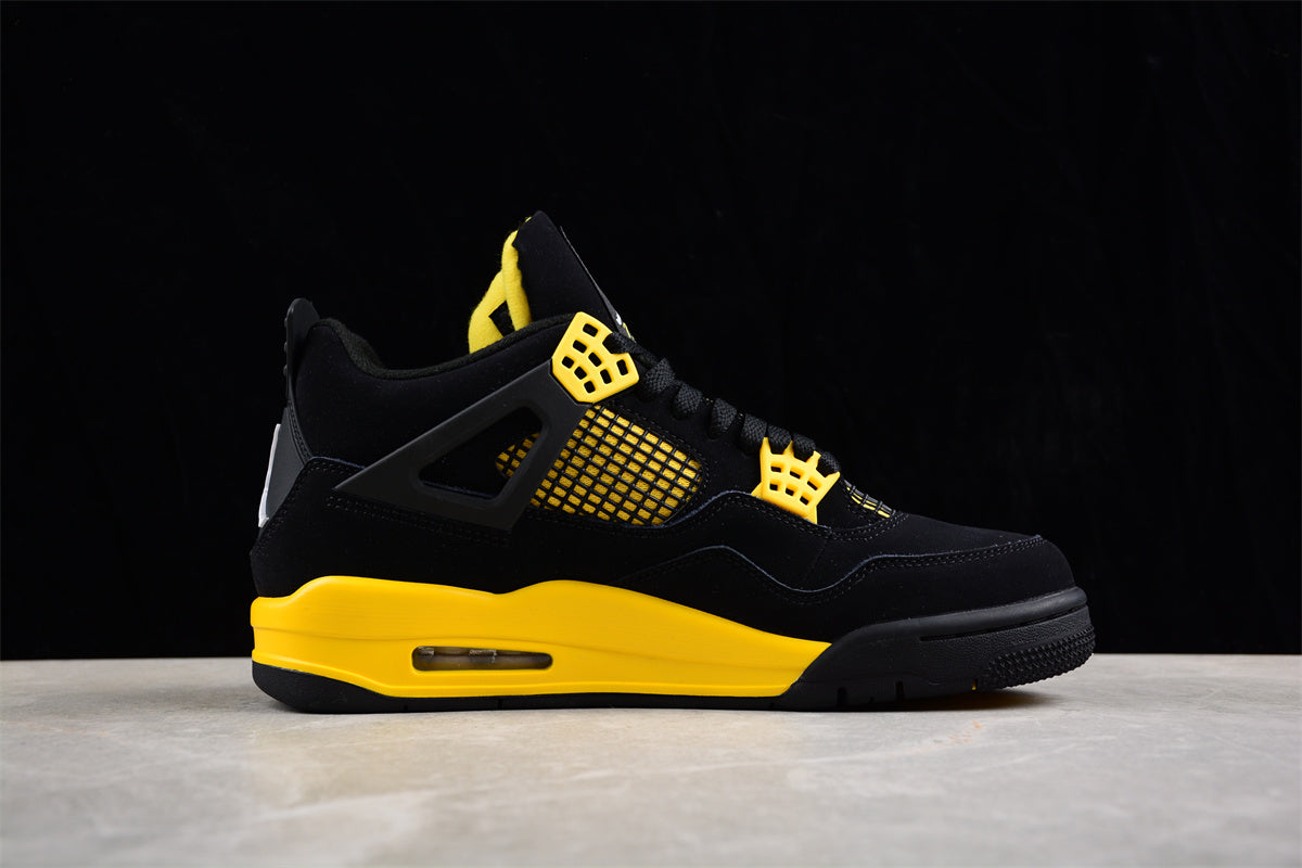 Jordan 4 Preto é Amarelo.