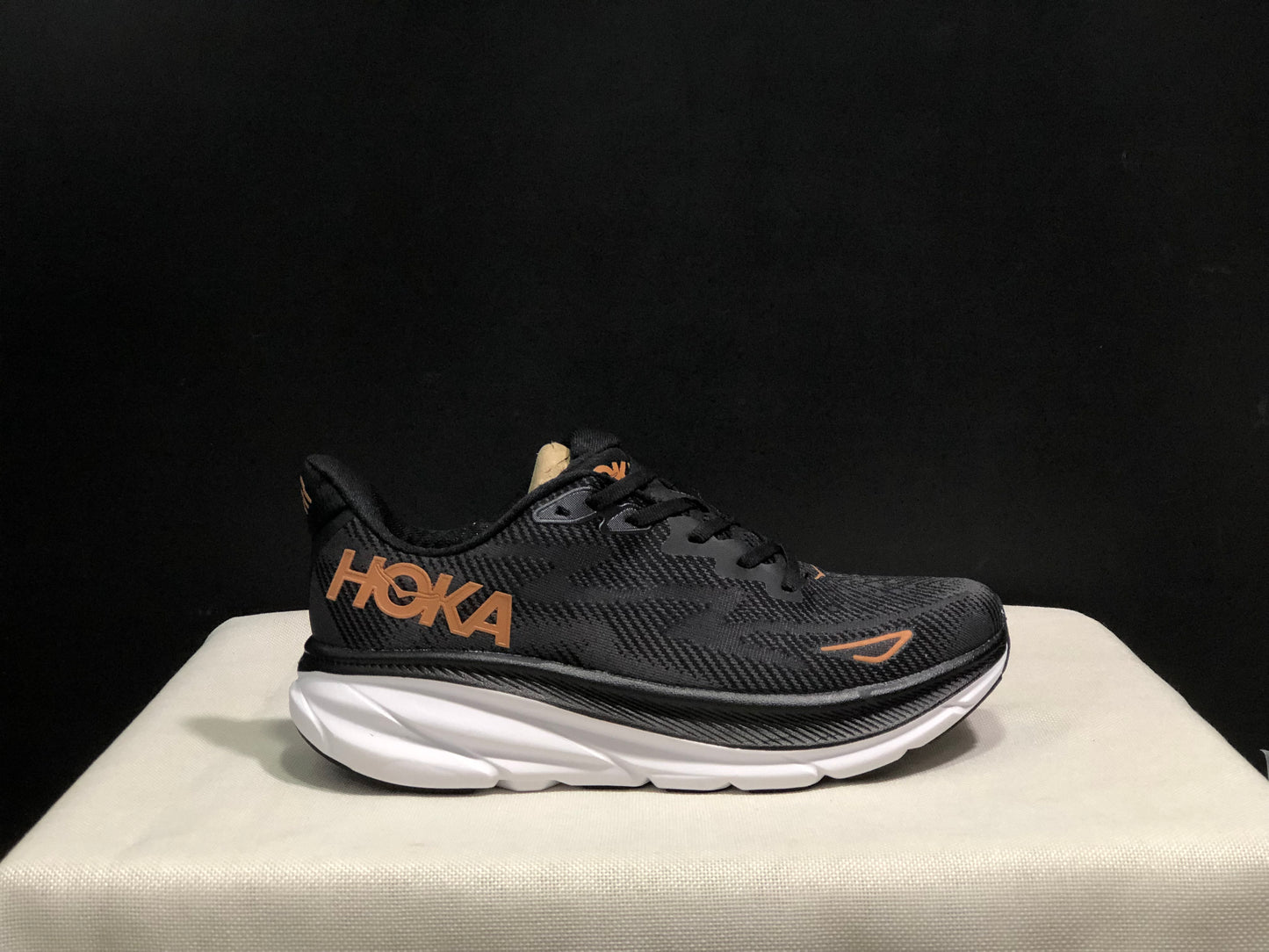 HOKA Clifton 9
