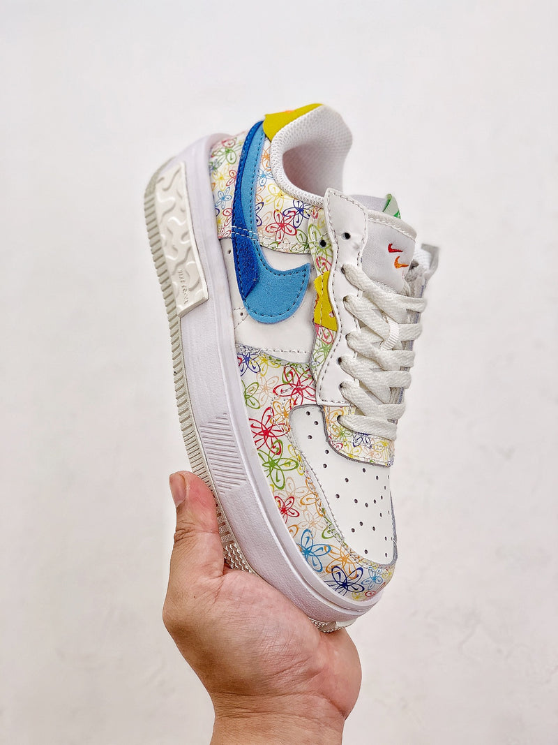 NIKE AIR FORCE 1