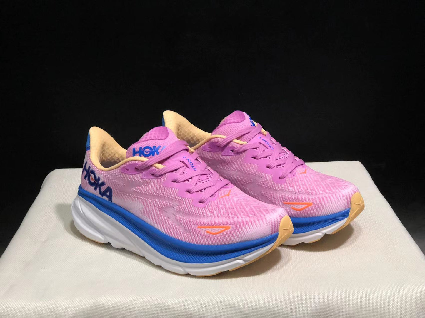 HOKA Clifton 9