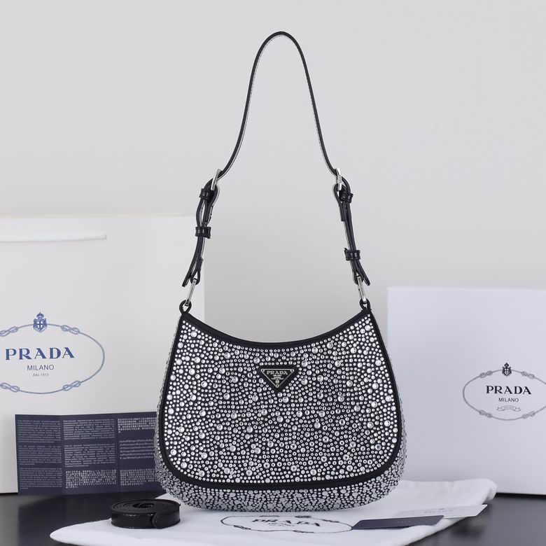 Bolsa Prada Cleo em cetim com cristais