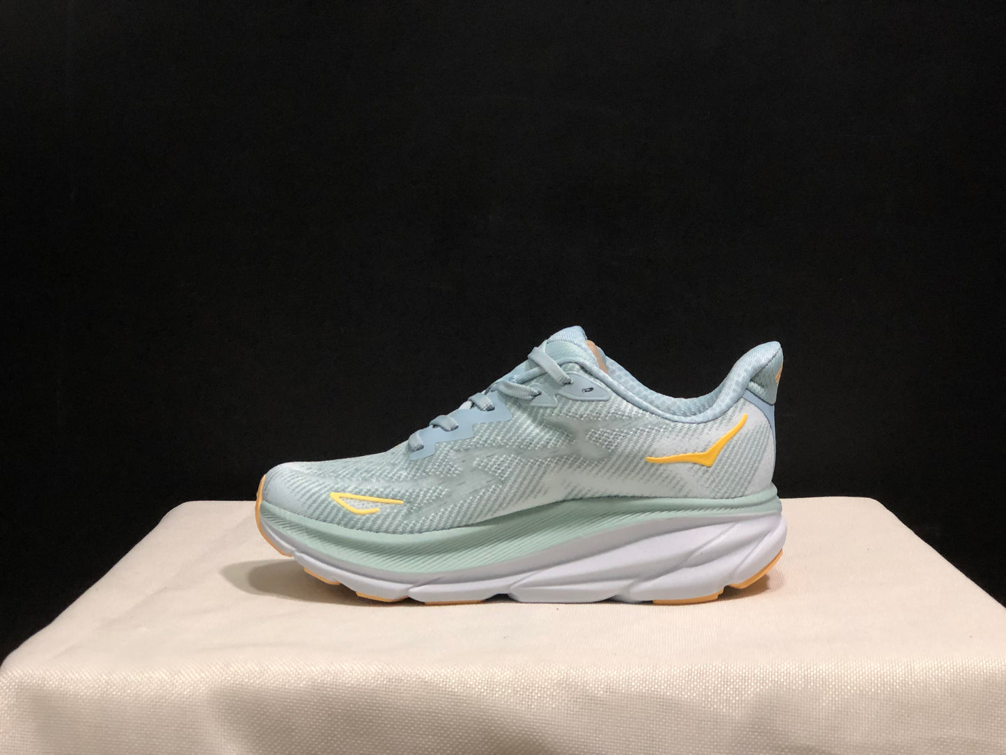 HOKA Clifton 9