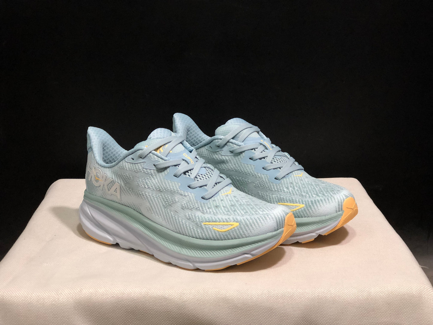 HOKA Clifton 9