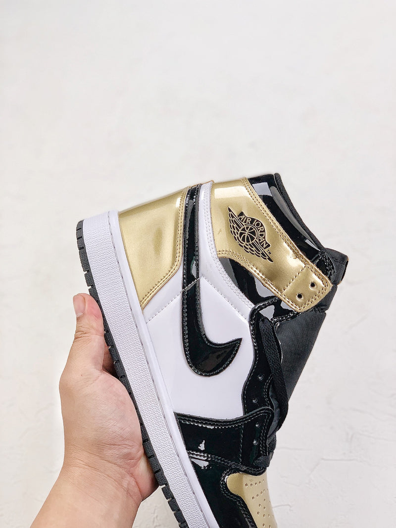 NK Air Jordan 1 Retro High OG NRG “Gold Top 3