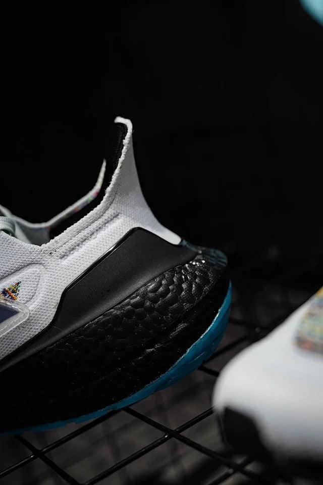 Adidas Ultra Boost 21 Multi-Color Branco e Preto Rainbow