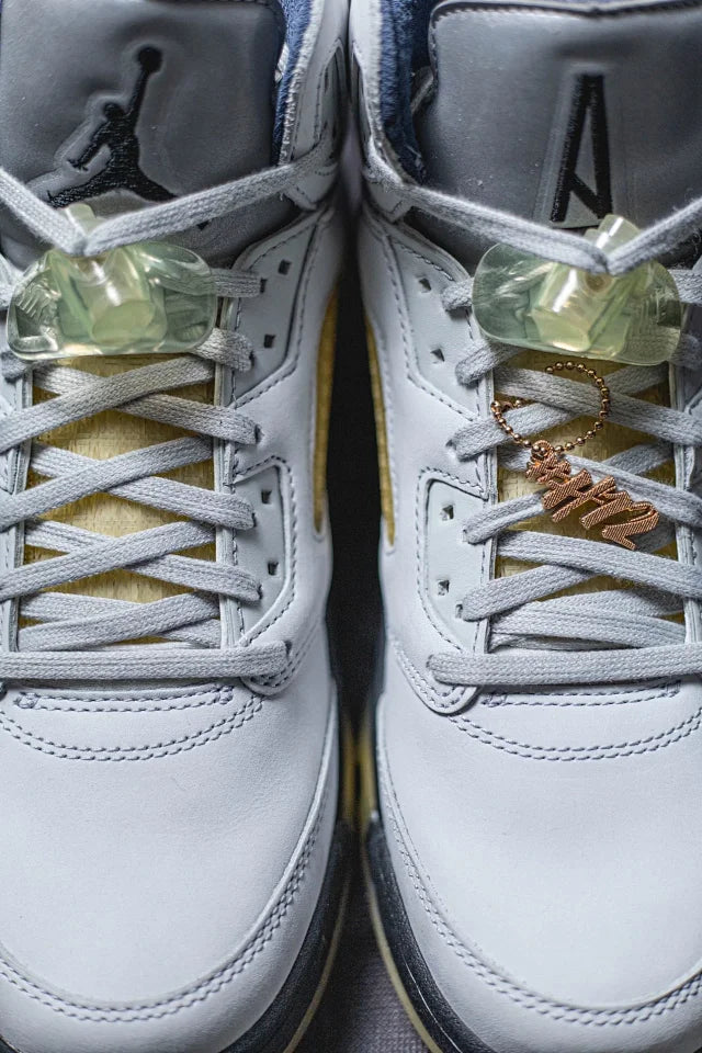 A MA MANIÉRE x Air Jordan 5 "Photon Dust" Branco & Azul no