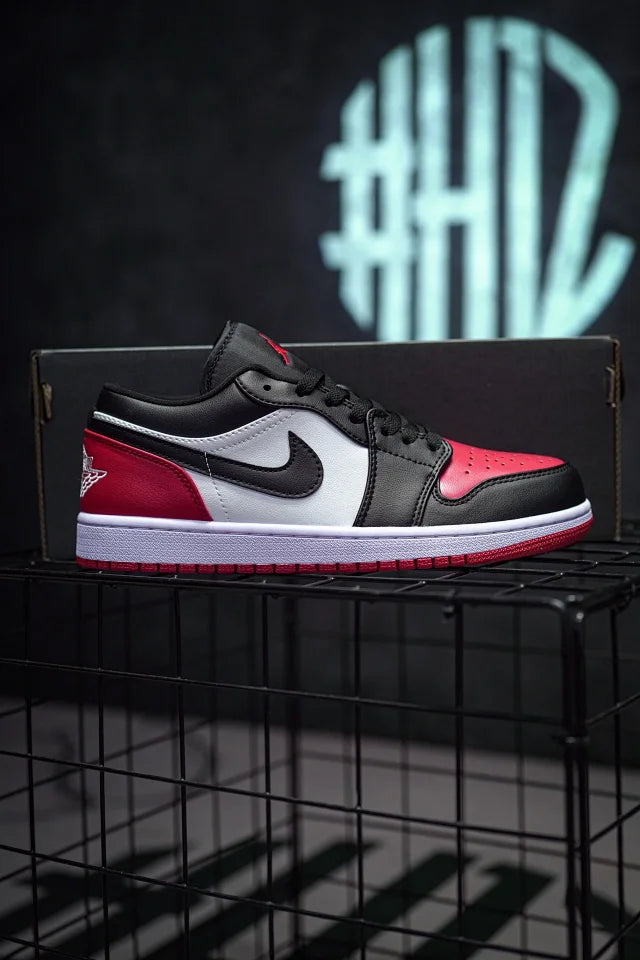 Air Jordan 1 Low Bred Toe Preto & Dedo Vermelho