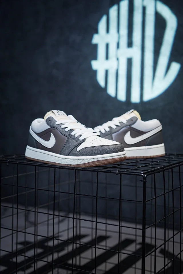 Air Jordan 1 Low Magpie Grey