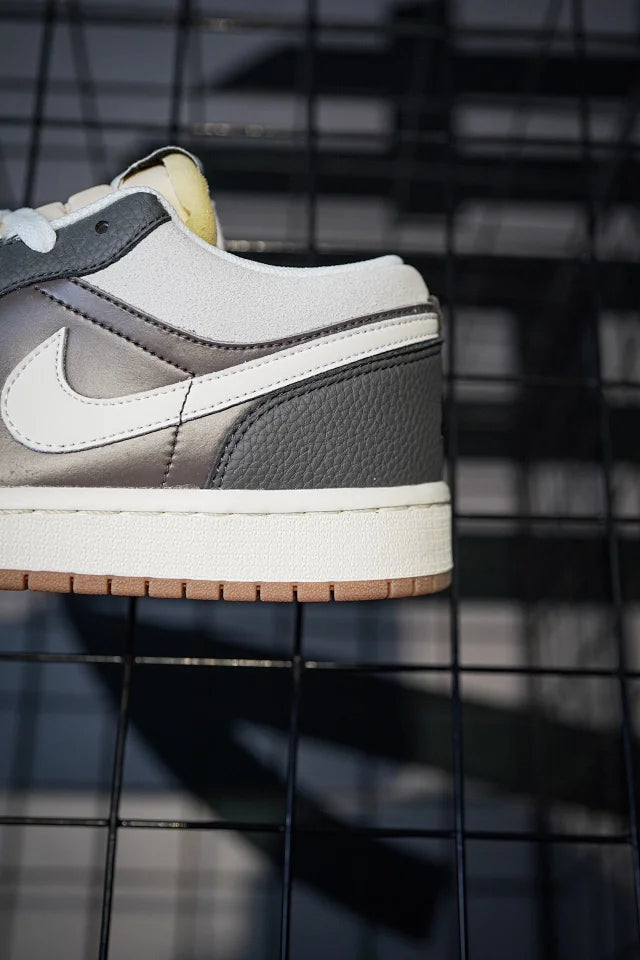 Air Jordan 1 Low Magpie Grey