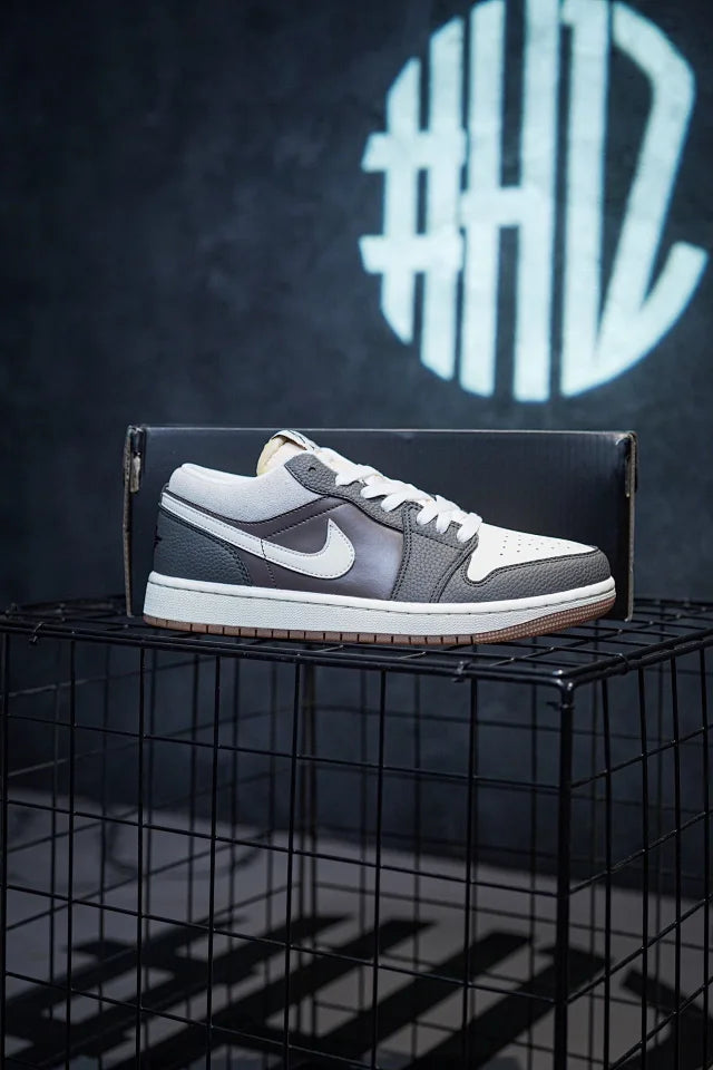 Air Jordan 1 Low Magpie Grey