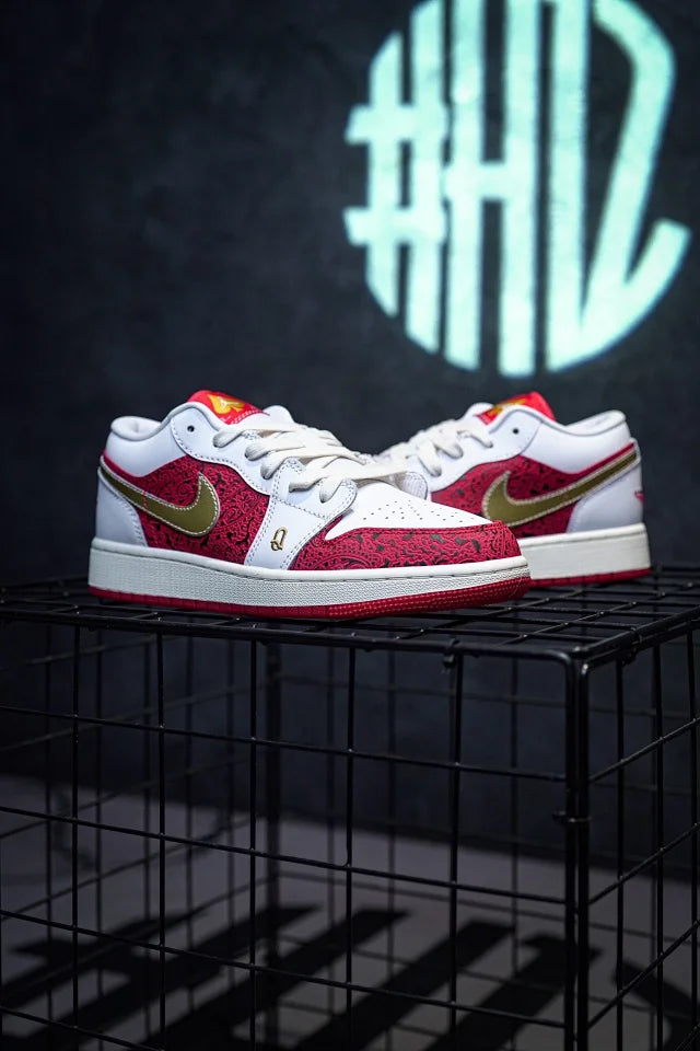 Air Jordan 1 Low "Spades" Poker Ouro-Branco-Vermelho