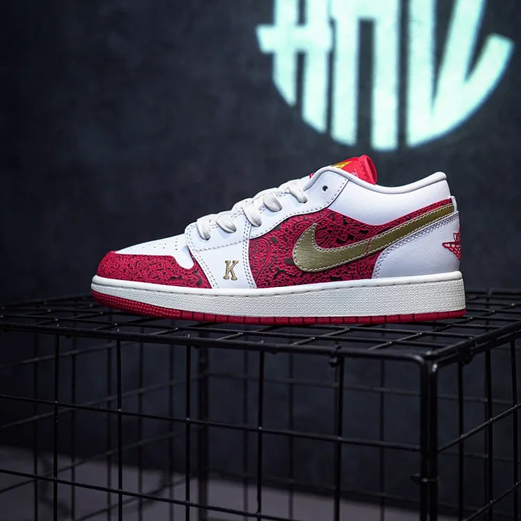 Air Jordan 1 Low "Spades" Poker Ouro-Branco-Vermelho