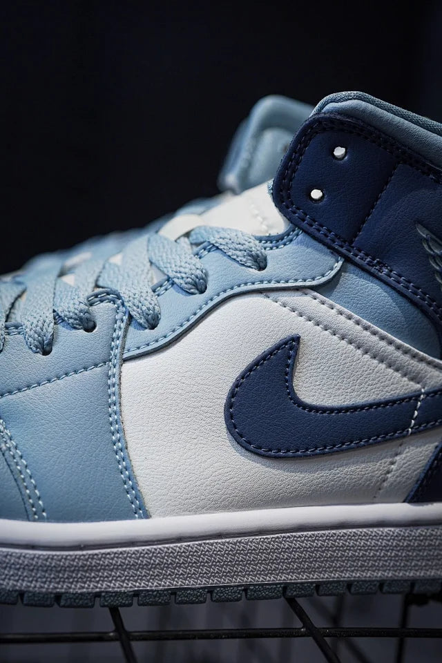 Air Jordan 1 Mid Haze Blue