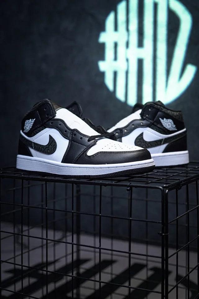 Air Jordan 1 Mid "Panda Elephant" Preto & Estalo Branco