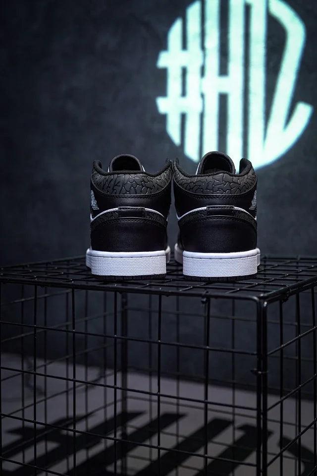 Air Jordan 1 Mid "Panda Elephant" Preto & Estalo Branco