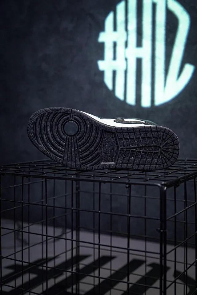 Air Jordan 1 Mid "Panda Elephant" Preto & Estalo Branco