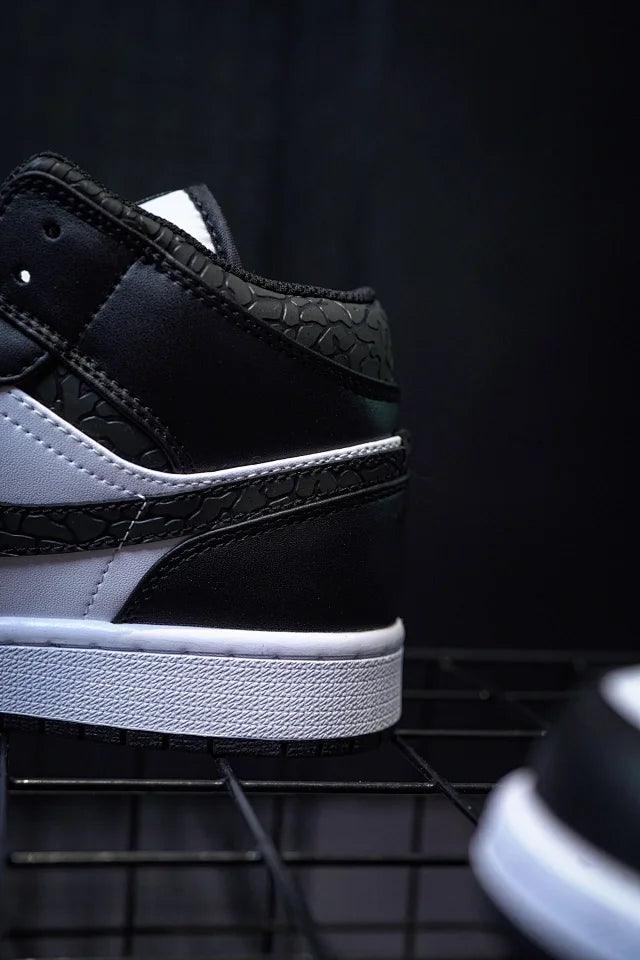 Air Jordan 1 Mid "Panda Elephant" Preto & Estalo Branco