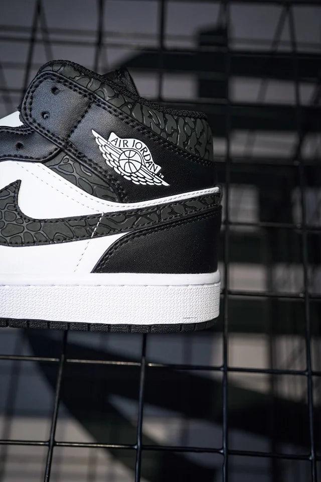 Air Jordan 1 Mid "Panda Elephant" Preto & Estalo Branco