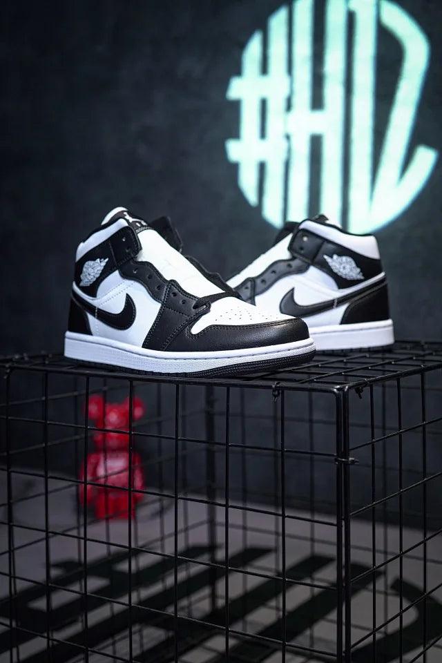 Air Jordan 1 Mid "Panda" Preto e Branco Panda