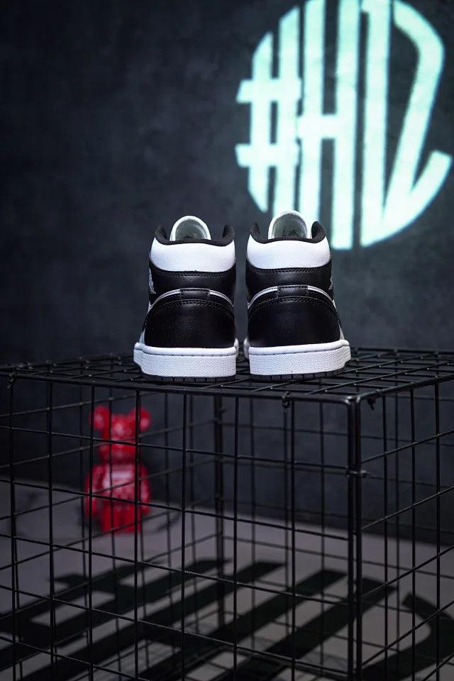Air Jordan 1 Mid "Panda" Preto e Branco Panda