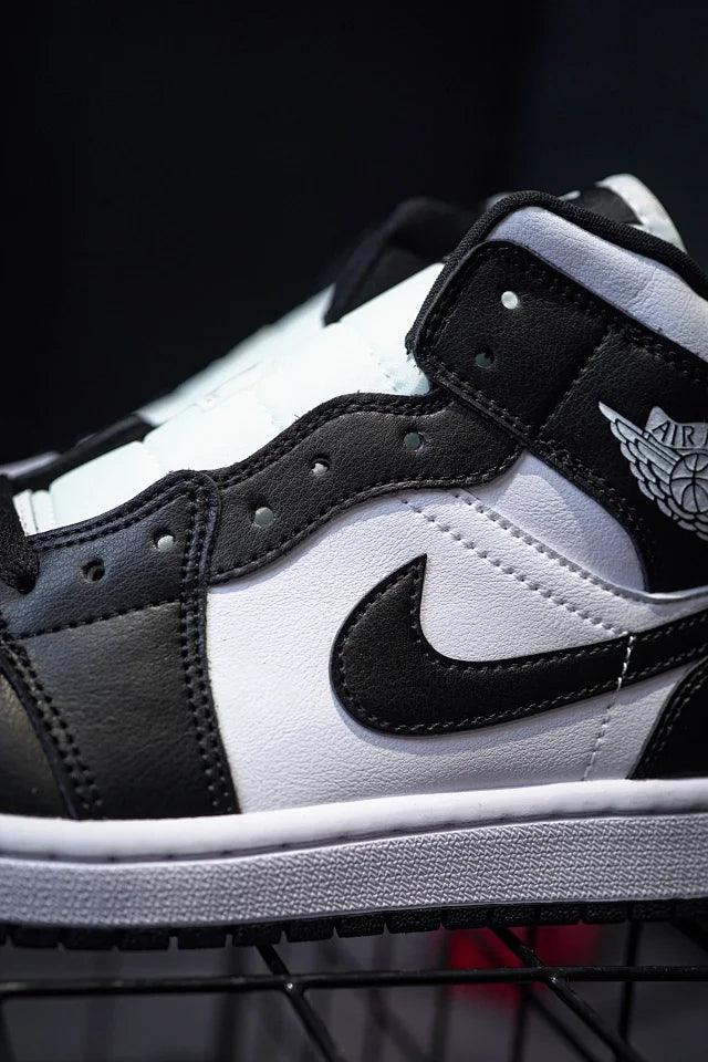 Air Jordan 1 Mid "Panda" Preto e Branco Panda