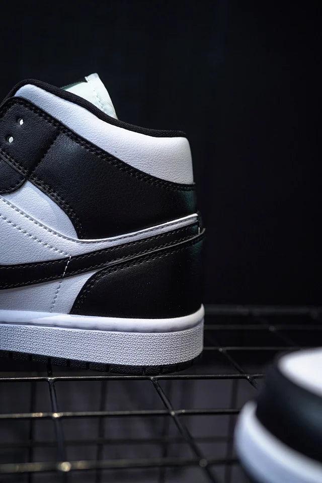 Air Jordan 1 Mid "Panda" Preto e Branco Panda