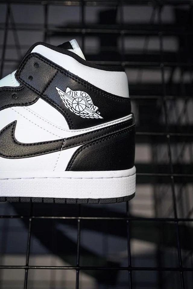 Air Jordan 1 Mid "Panda" Preto e Branco Panda