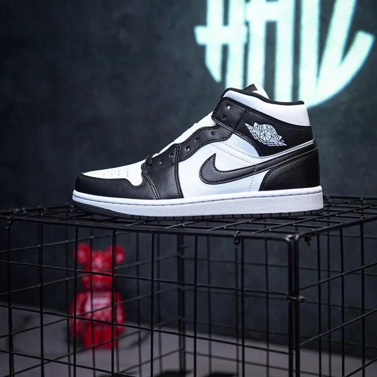 Air Jordan 1 Mid "Panda" Preto e Branco Panda