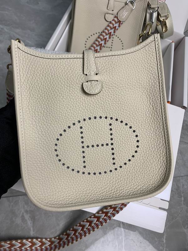 Bolsa Hermès Evelyne Cinza