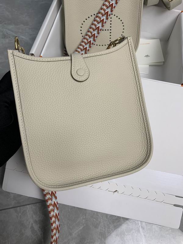 Bolsa Hermès Evelyne Cinza