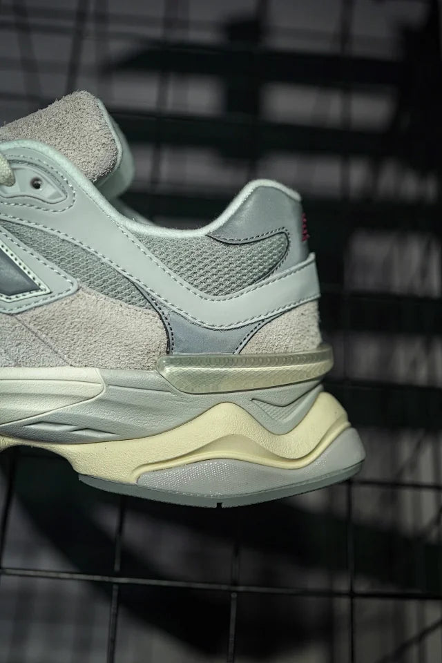 New Balance 9060 Borgonha Grey