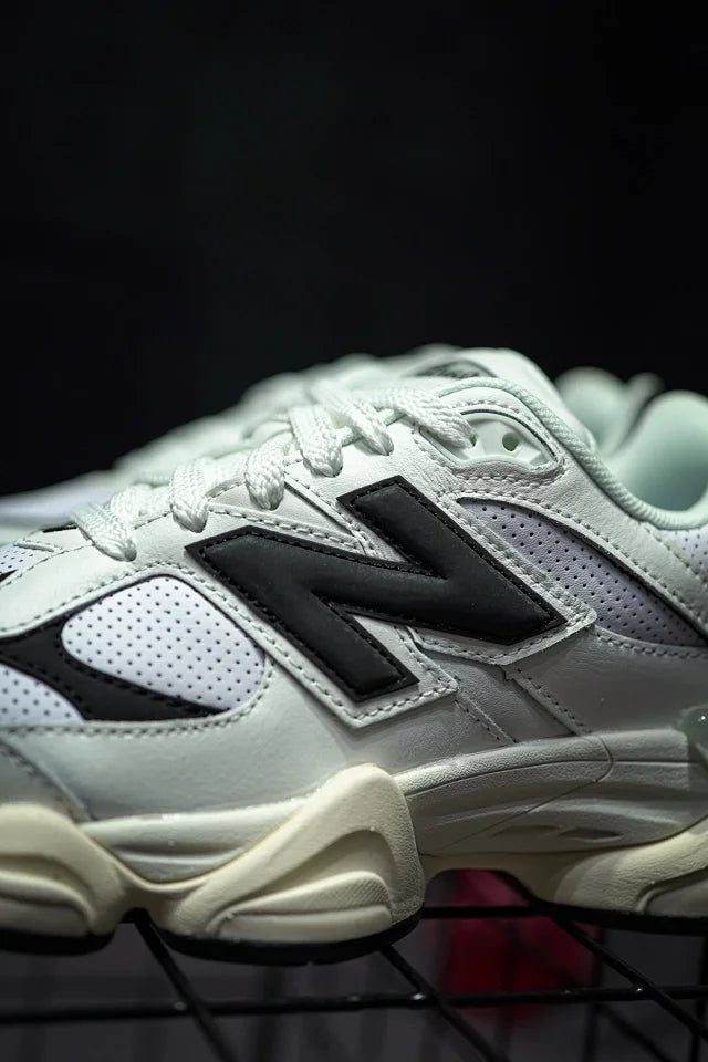 New Balance 9060 Branco e Preto