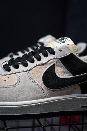 Nike Air Force 1 Low Grey & Camurça Preta