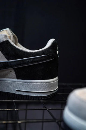 Nike Air Force 1 Low Grey & Camurça Preta