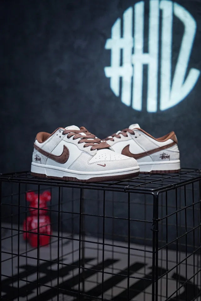 Stussy x Nike Dunk Low Suede Bege Marrom