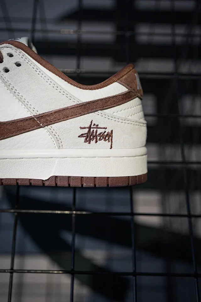 Stussy x Nike Dunk Low Suede Bege Marrom