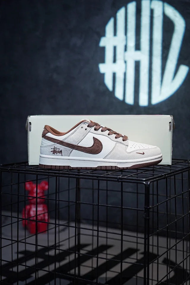 Stussy x Nike Dunk Low Suede Bege Marrom