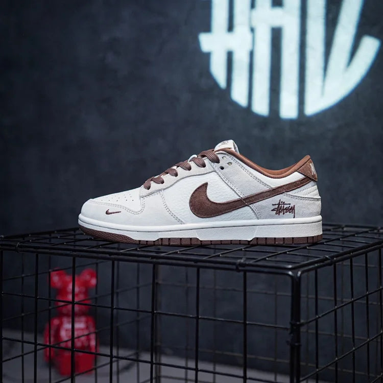 Stussy x Nike Dunk Low Suede Bege Marrom