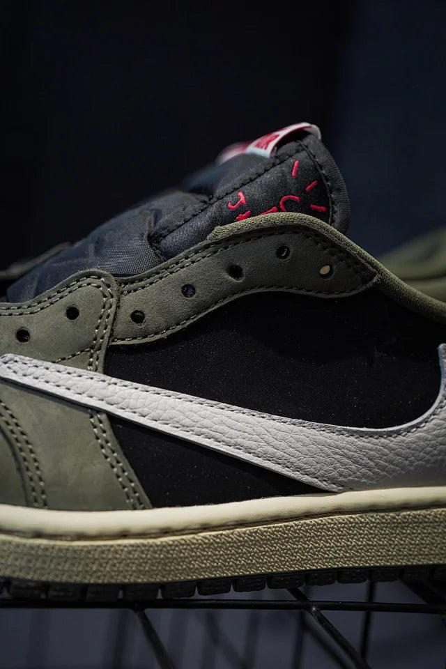 Travis Scott x Air Jordan 1 Low"Black Olive"