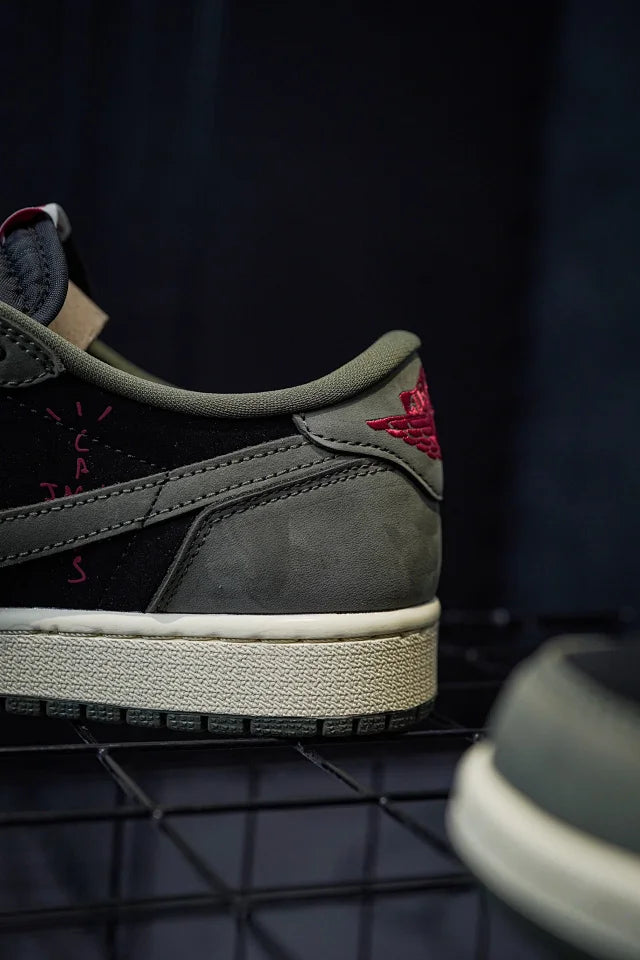 Travis Scott x Air Jordan 1 Low"Black Olive"