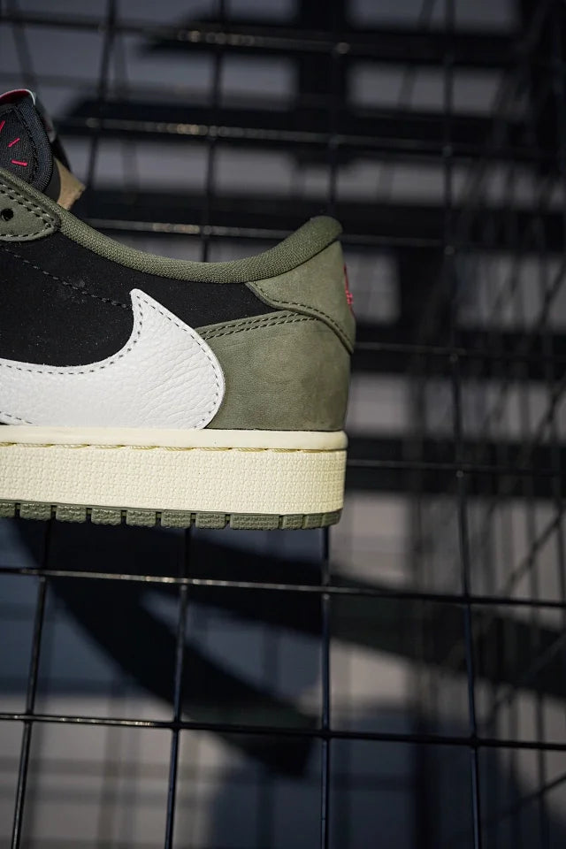 Travis Scott x Air Jordan 1 Low"Black Olive"