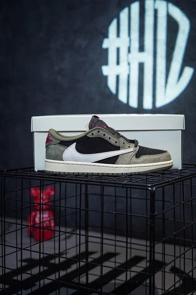 Travis Scott x Air Jordan 1 Low"Black Olive"