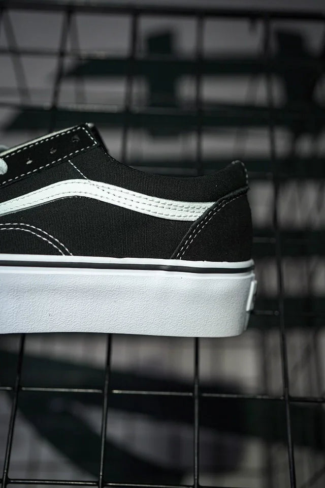 Vans Old Skool Classic Preto & Sola Grossa Branca