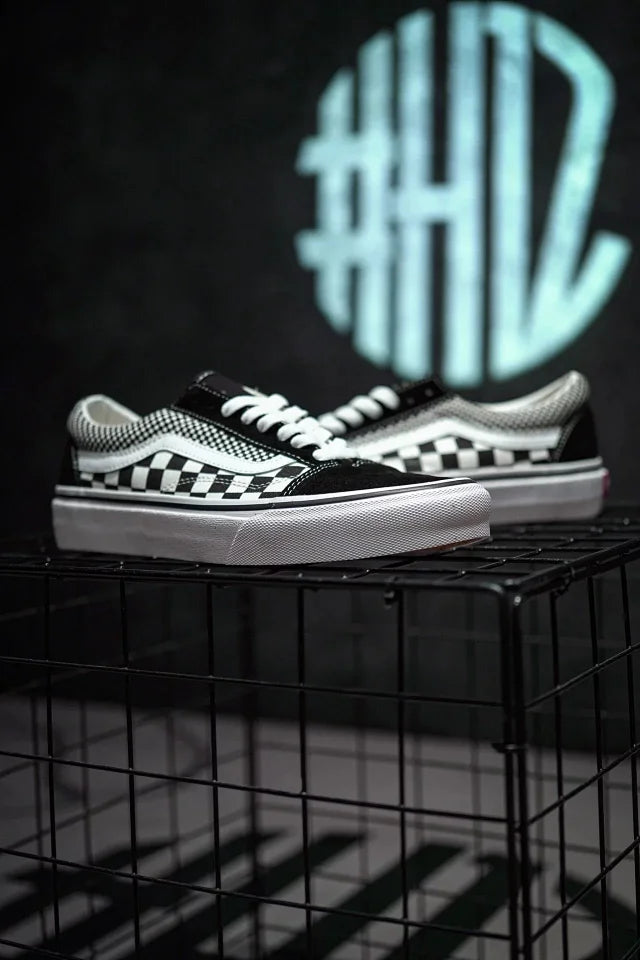 Vans Old Skool Preto e Branco costura quadriculada