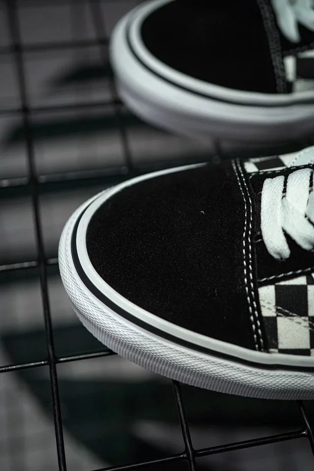 Vans Old Skool Preto e Branco costura quadriculada