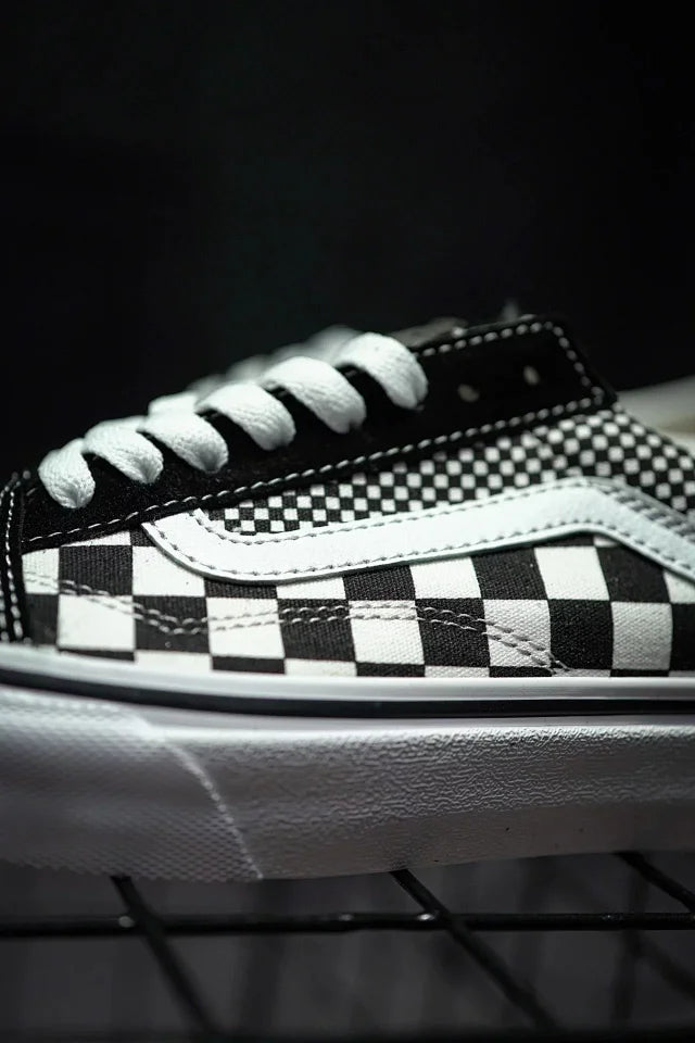 Vans Old Skool Preto e Branco costura quadriculada